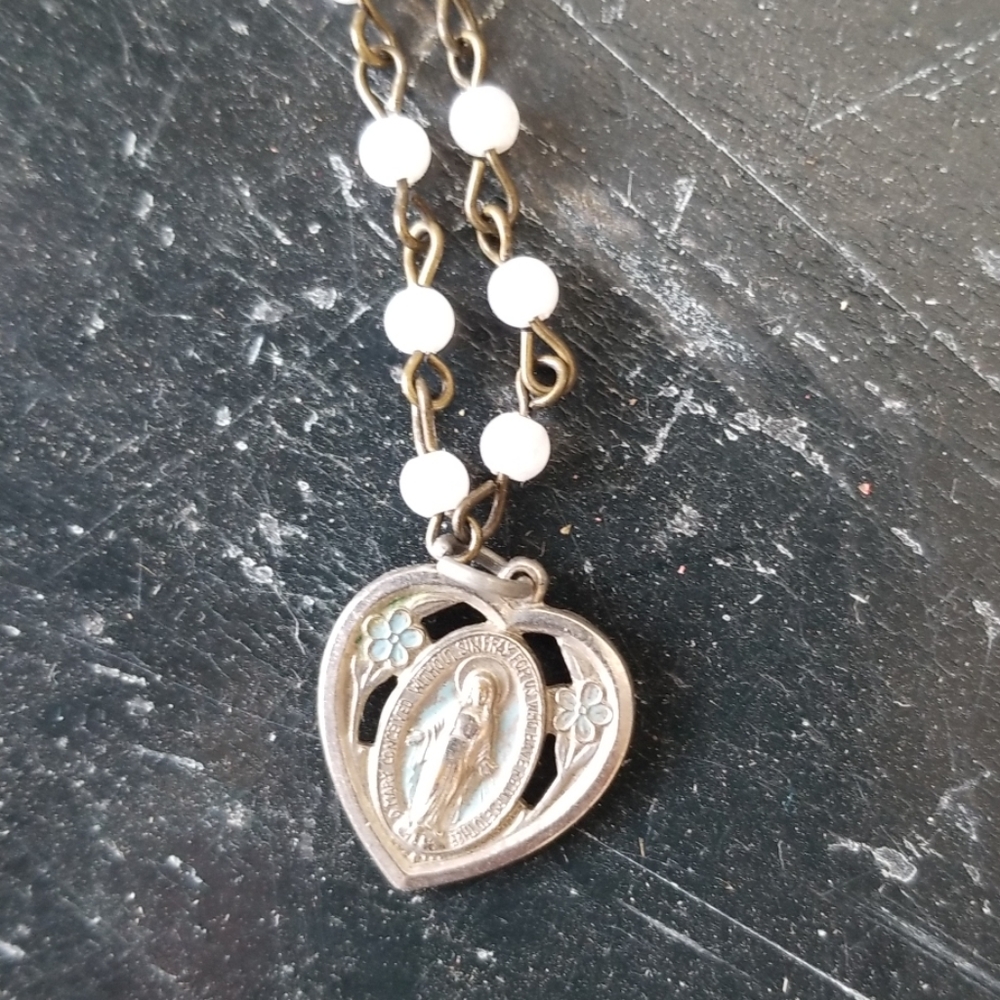 Heart saint necklace
